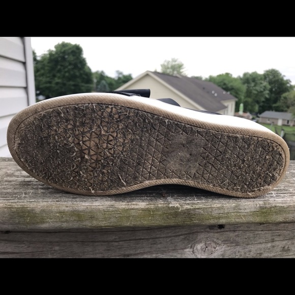 Good Condition Bow Sneakers - Picture 4 of 4